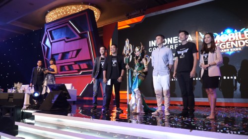 Moonton-team-at-press-conferenceb9480e8e3f6a6c13.jpg
